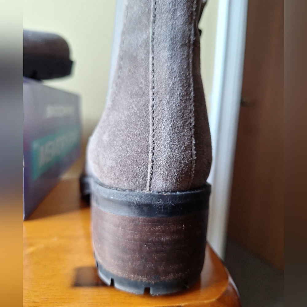 SKECHERS Lugnut boot. Size 7.5M - Picture 5 of 6